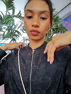 Leaberry online show from 11/18/25, 05:05