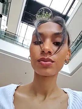 Leaberry online show from 10/10/25, 07:47