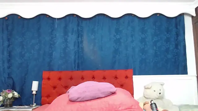 Snapshot of LADYSLAVEXXX chatting on 10/28/25, 04:28 LADYSLAVEXXX online show from 10/28/25, 04:28