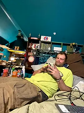 Snapshot of charactrzero chatting on 10/22/25, 09:24 charactrzero online show from 10/22/25, 09:24