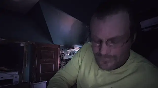 Snapshot of charactrzero chatting on 11/18/25, 06:44 charactrzero online show from 11/18/25, 06:44