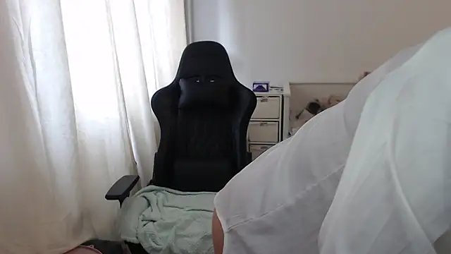 Snapshot of lara_vanilla chatting on 09/13/25, 11:10 lara vanilla online show from 09/13/25, 11:10