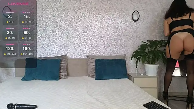 Snapshot of Monica_Sexy chatting on 10/28/25, 07:29 Monica Sexy online show from 10/28/25, 07:29