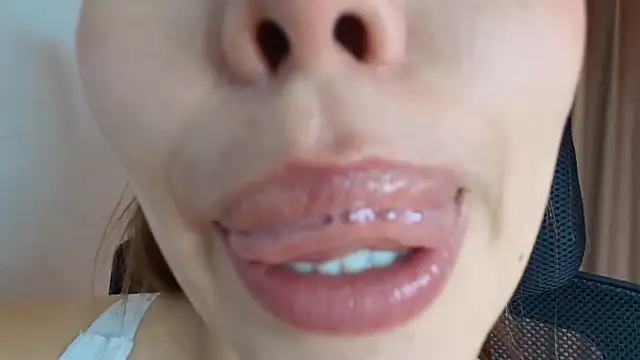 lisbet21x online show from 04/10/26, 10:17