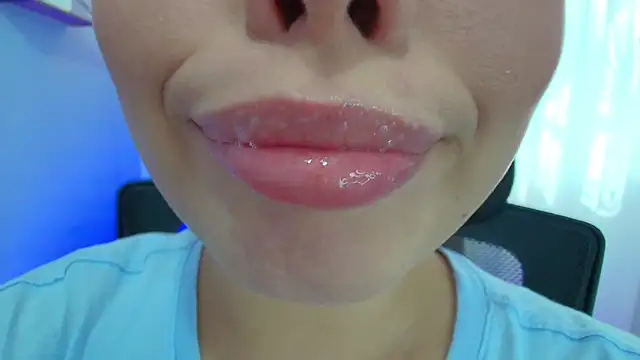 Snapshot of lisbet21x chatting on 02/10/25, 02:05 lisbet21x online show from 02/10/25, 02:05