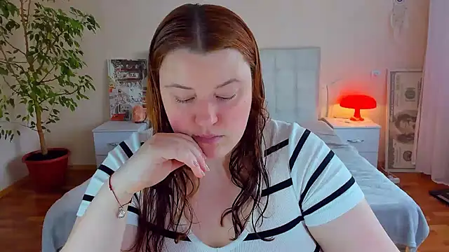 Snapshot of PolinaSalvatore chatting on 05/19/26, 02:46 PolinaSalvatore online show from 05/19/26, 02:46
