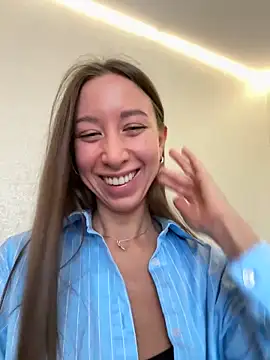 Snapshot of EvaCatt chatting on 10/08/25, 02:35 EvaCatt online show from 10/08/25, 02:35