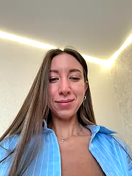Snapshot of EvaCatt chatting on 10/15/25, 02:32 EvaCatt online show from 10/15/25, 02:32
