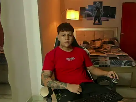 Snapshot of Jake_simons chatting on 02/18/25, 02:49 Jake simons online show from 02/18/25, 02:49