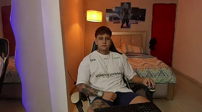 Snapshot of Jake_simons chatting on 01/15/25, 03:11 Jake simons online show from 01/15/25, 03:11