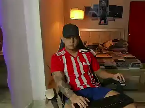 Snapshot of Jake_simons chatting on 02/15/25, 10:10 Jake simons online show from 02/15/25, 10:10