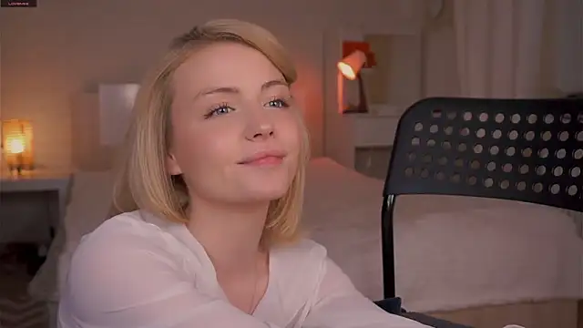 Snapshot of missbeatriss chatting on 07/06/26, 02:13 missbeatriss online show from 07/06/26, 02:13