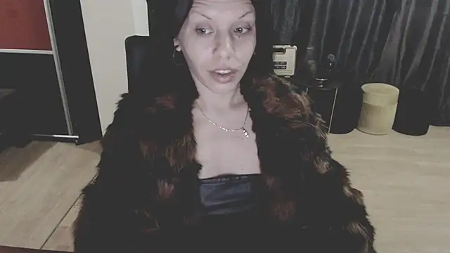 Snapshot of GoldenSasha chatting on 10/19/25, 03:15 GoldenSasha online show from 10/19/25, 03:15