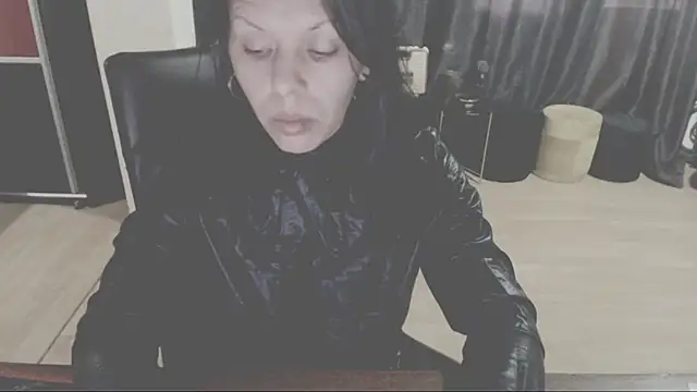 Snapshot of GoldenSasha chatting on 10/04/25, 04:08 GoldenSasha online show from 10/04/25, 04:08