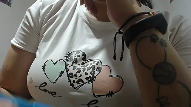 andreaisis2 online show from 11/26/25, 10:10