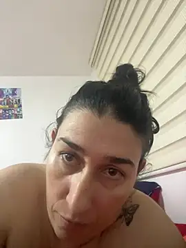 andreaisis2 online show from 05/18/26, 06:51