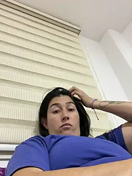 Snapshot of andreaisis2 chatting on 01/10/25, 04:44 andreaisis2 online show from 01/10/25, 04:44