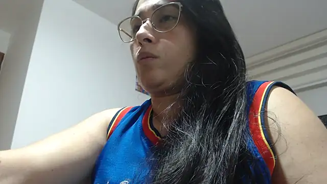 Snapshot of andreaisis2 chatting on 10/23/25, 03:38 andreaisis2 online show from 10/23/25, 03:38