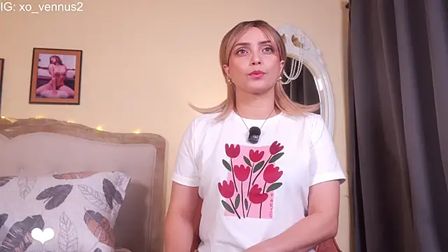 annie22love online show from 04/10/26, 10:06