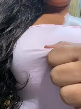 Snapshot of bea3liz chatting on 02/01/25, 02:05 bea3liz online show from 02/01/25, 02:05