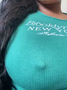 Snapshot of bea3liz chatting on 01/21/25, 06:02 bea3liz online show from 01/21/25, 06:02