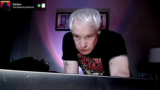 Snarfle82 online show from 11/06/25, 05:39