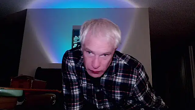 Snapshot of Snarfle82 chatting on 10/26/25, 04:35 Snarfle82 online show from 10/26/25, 04:35