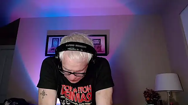 Snarfle82 online show from 11/09/25, 10:52