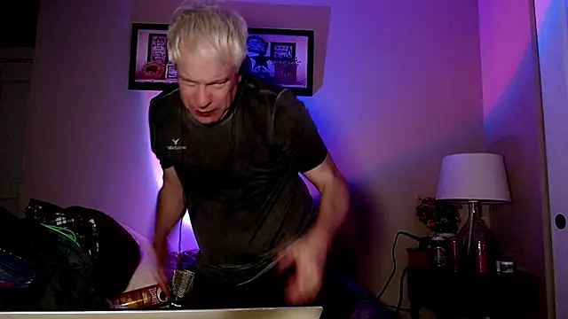 Snarfle82 online show from 12/15/25, 08:53