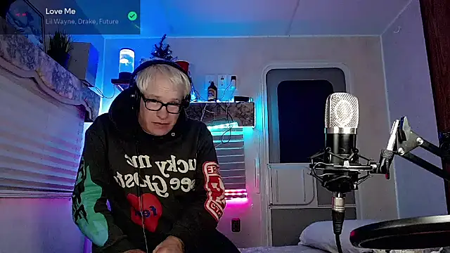 Snapshot of Snarfle82 chatting on 03/11/25, 02:29 Snarfle82 online show from 03/11/25, 02:29