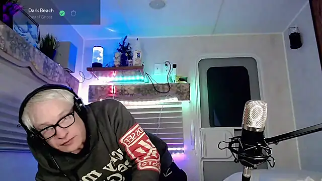 Snapshot of Snarfle82 chatting on 02/25/25, 02:37 Snarfle82 online show from 02/25/25, 02:37