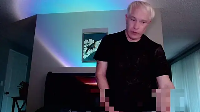 Snapshot of Snarfle82 chatting on 10/28/25, 12:33 Snarfle82 online show from 10/28/25, 12:33