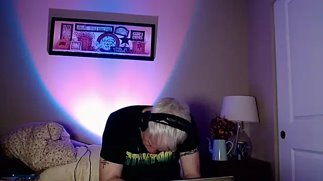 Snarfle82 online show from 11/17/25, 06:50