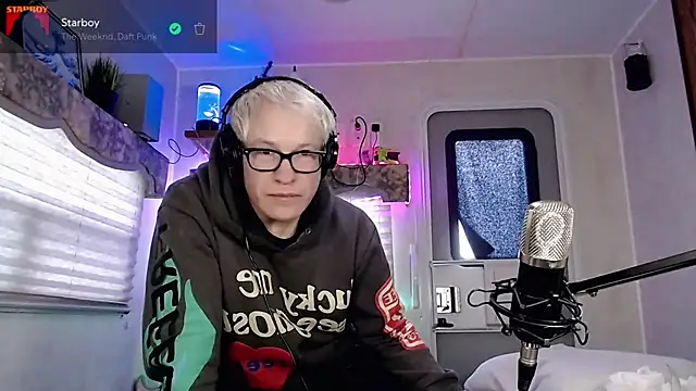 Snapshot of Snarfle82 chatting on 02/25/25, 07:16 Snarfle82 online show from 02/25/25, 07:16