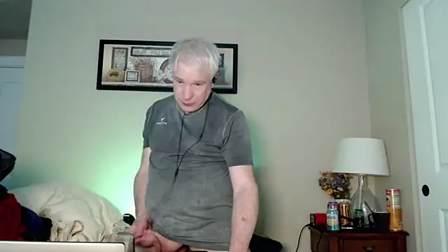 Snarfle82 online show from 12/13/25, 08:04