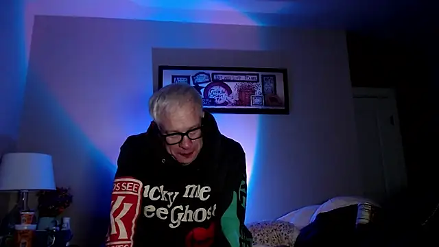 Snarfle82 online show from 11/27/25, 08:37