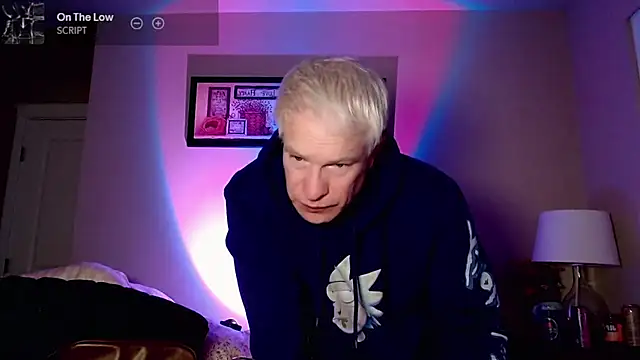 Snarfle82 online show from 12/05/25, 06:23