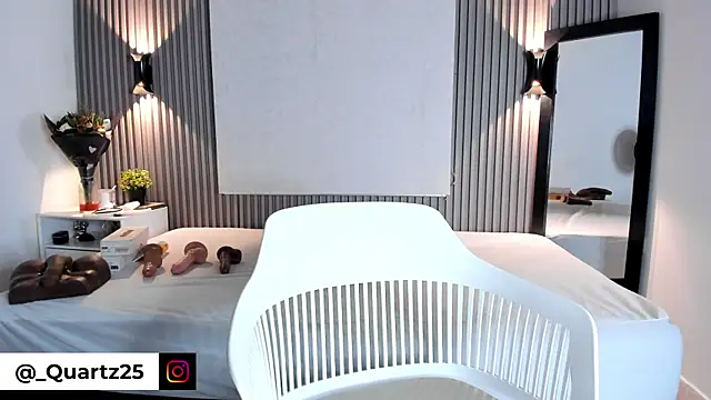 Snapshot of Zafiiraa chatting on 10/31/25, 12:13 Zafiiraa online show from 10/31/25, 12:13