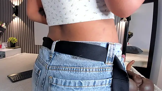 Snapshot of Zafiiraa chatting on 10/24/25, 08:02 Zafiiraa online show from 10/24/25, 08:02