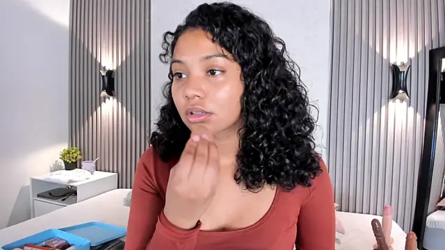 Zafiiraa online show from 01/11/26, 01:51