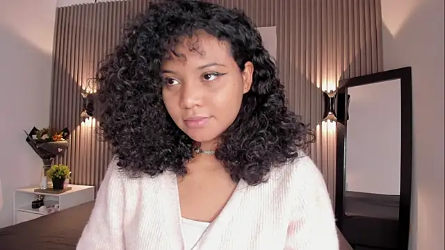 Snapshot of Zafiiraa chatting on 11/29/25, 02:17 Zafiiraa online show from 11/29/25, 02:17