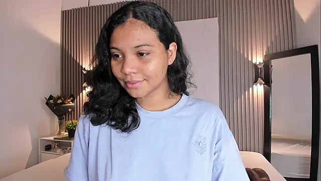 Snapshot of Zafiiraa chatting on 12/02/25, 11:56 Zafiiraa online show from 12/02/25, 11:56