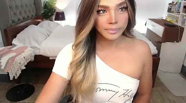 Snapshot of liaa_lurrecams chatting on 03/19/25, 06:01 liaa lurrecams online show from 03/19/25, 06:01