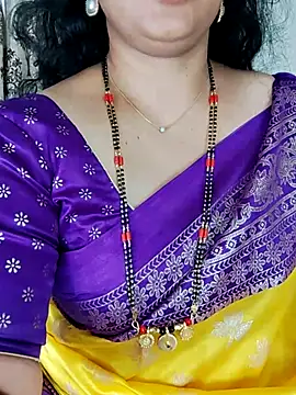 Snapshot of Indian_desi_wife chatting on 06/24/26, 02:32 Indian desi wife online show from 06/24/26, 02:32