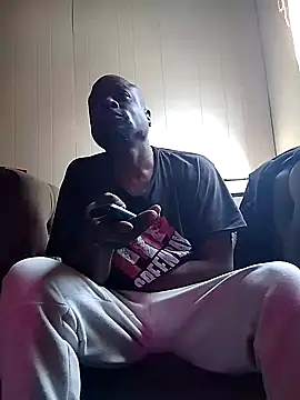 Snapshot of Daddy_hook chatting on 02/15/25, 07:06 Daddy hook online show from 02/15/25, 07:06