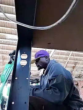 Snapshot of Daddy_hook chatting on 12/18/24, 06:14 Daddy hook online show from 12/18/24, 06:14