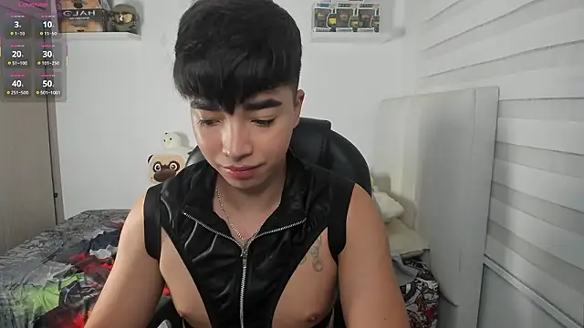 Snapshot of santy7v7 chatting on 02/15/26, 01:32 santy7v7 online show from 02/15/26, 01:32