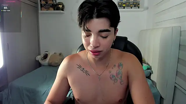 Snapshot of santy7v7 chatting on 01/13/26, 01:37 santy7v7 online show from 01/13/26, 01:37