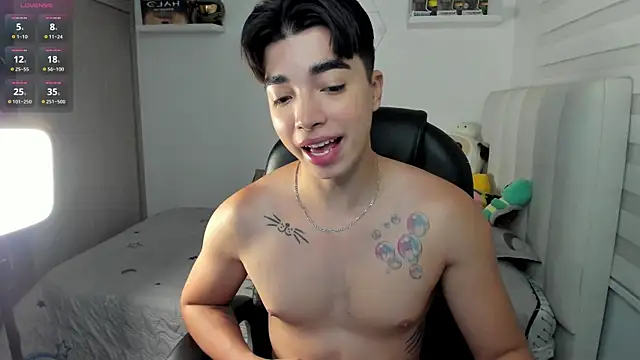 santy7v7 online show from 11/22/25, 01:10