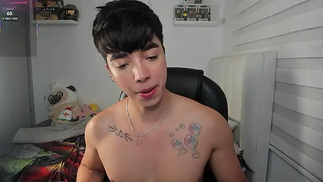 santy7v7 online show from 03/18/26, 01:24